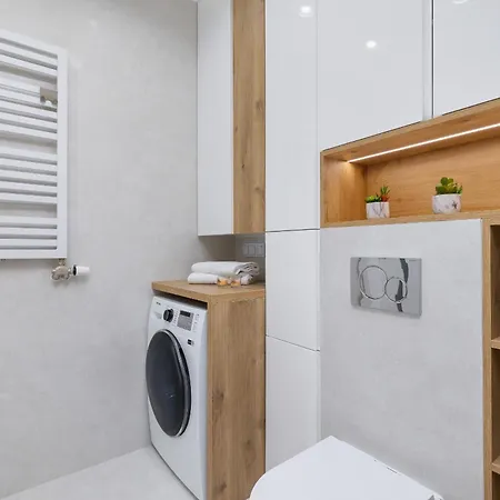 Apartment Nowoczesny Z Parkingiem Na Alei Pokoju W Krakowie By Renters *