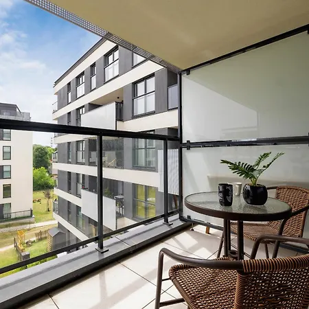 Nowoczesny Z Parkingiem Na Alei Pokoju W Krakowie By Renters Apartment Krakau