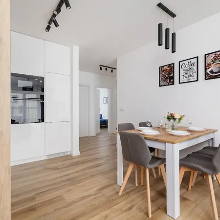 Nowoczesny Z Parkingiem Na Alei Pokoju W Krakowie By Renters Apartment *