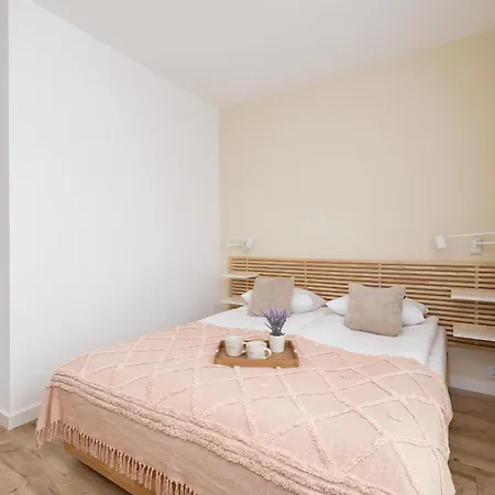 Apartman Nowoczesny Z Parkingiem Na Alei Pokoju W Krakowie By Renters Krakkó