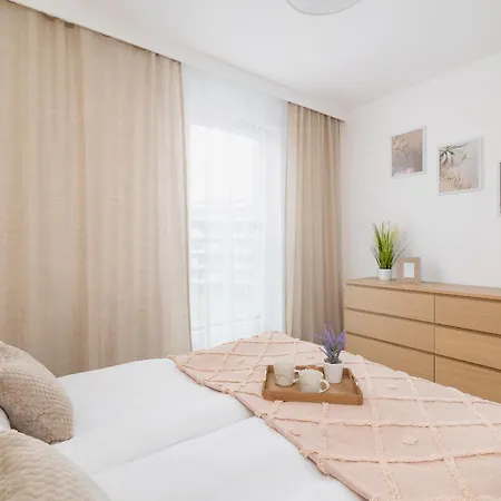 Nowoczesny Z Parkingiem Na Alei Pokoju W Krakowie By Renters * Krakkó