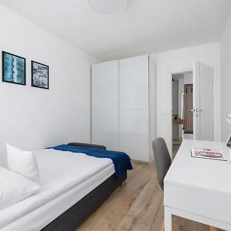 Apartman Nowoczesny Z Parkingiem Na Alei Pokoju W Krakowie By Renters *